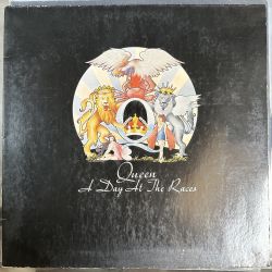 QUEEN - A DAY AT THE RACES PLAK