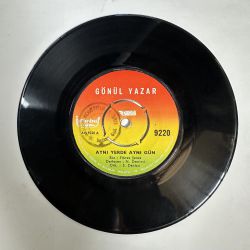 GÖNÜL YAZAR - AYNI YERDE AYNI GÜN / YALNIZLIK 45'LİK PLAK