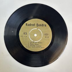 KUDRET ŞANDRA - ÇOK NAZ AŞIK USANDIRIR / BEN CİLVELİ BİR YAR SEVDİM 45'LİK PLAK
