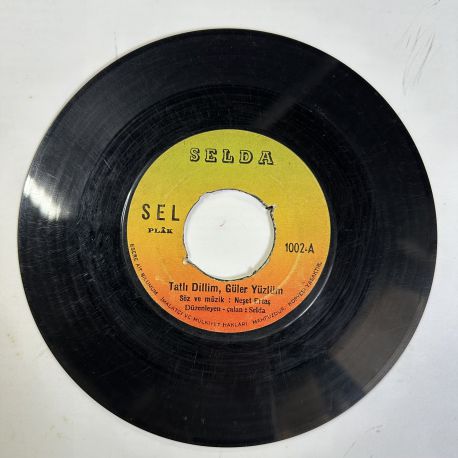 SELDA BAĞCAN - TATLI DİLLİM GÜLER YÜZLÜM / MAHPUSHANELERE GÜNEŞ DOĞMUYOR 45'LİK PLAK