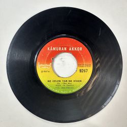 KAMURAN AKKOR - EVET Mİ HAYIR MI / NE GELEN VAR NE GİDEN 45'LİK PLAK