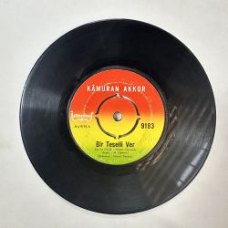 KAMURAN AKKOR - BİR TESELLİ VER / TÖVBELER OLSUN 45'LİK PLAK