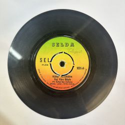SELDA BAĞCAN - KATİP ARZUHALİM YAZ YARE BÖYLE / MAHPUSHANE İÇİNDE MERMERDEN DİREK 45'LİK PLAK