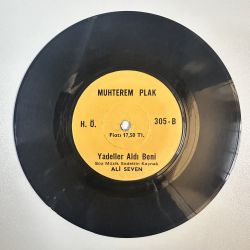 ALİ SEVEN - BENCE BAYRAM / YADELLER ALDI BENİ 45'LİK PLAK