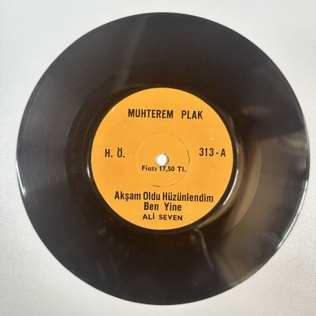 ALİ SEVEN - AKŞAM OLDU HÜZÜNLENDİM BEN YİNE / ÇOK GECELER BEKLEDİM 45'LİK PLAK